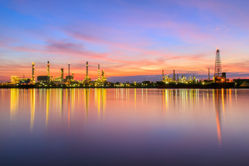 Naklejka premium Oil refinery along the river at sunrise time (Bangkok, Thailand)