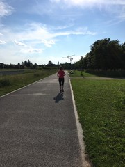 L&auml;uferin joggt nach Hause