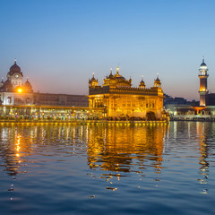 Fototapeta na wymiar Golden Temple (Harmandir Sahib) in Amritsar, Punjab, India
