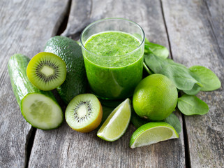 fresh green smoothie on wooden surface