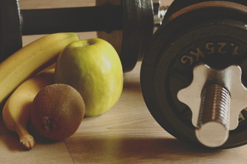 Obraz premium Hantle z owocami.