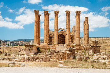 Obraz premium Temple of Artemis in the ancient Roman city of Gerasa, Jerash, Jordan.