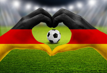 Deutsche Herzhand © by-studio