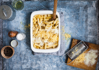 Serving of creamy cardoon mac and cheese.