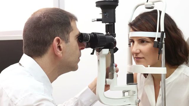 slit lamp machine optometrist checkup