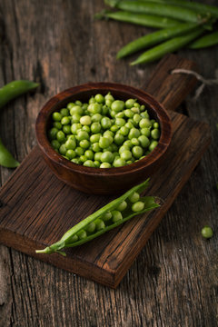 Ripe green peas and pods