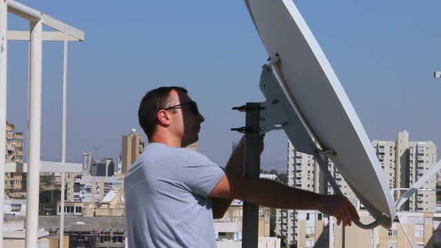 Fixing of a satellite dish on the building roof in the correct position