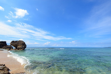 沖縄の美しい海とさわやかな空 