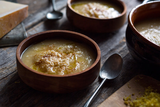 Caramelized kohlrabi soup with lemon and parmesan