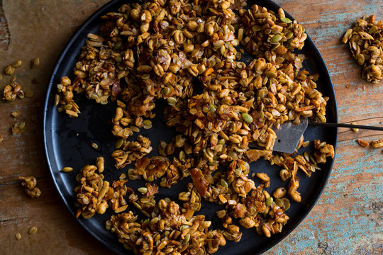 Wholegrain granola