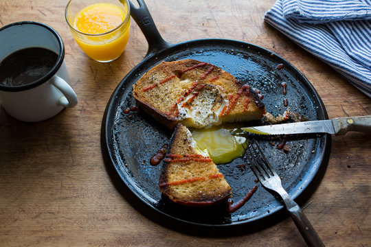 Toasted bread with egg