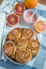 Hefeteilchen mit Orangenglasur