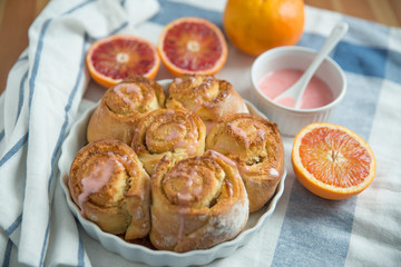 Hefeteilchen mit Orangenglasur
