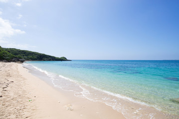 Fototapeta na wymiar 沖縄のビーチ・浜比嘉島の穴場ビーチ 