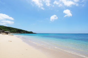 Fototapeta na wymiar 沖縄のビーチ・浜比嘉島の穴場ビーチ 