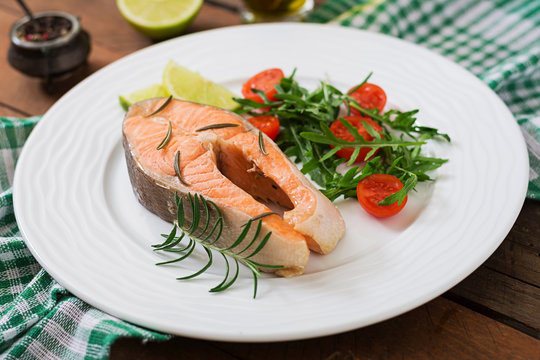 Cooked on steam salmon steak with vegetables. Dietary menu. Proper nutrition.