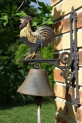 Hahn mit Glocke