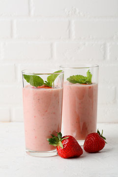 strawberry smoothie in two glass