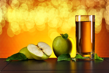 glass of apple juice