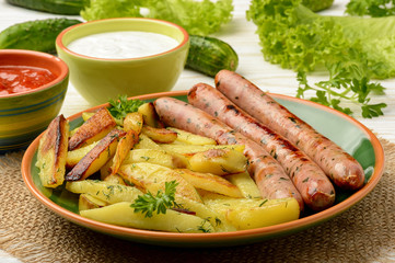 Grilled white sausages with roasted potatoes.