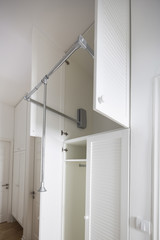 Pull-down hanging rail in closet
