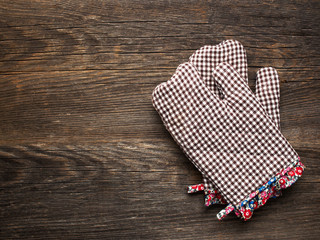 rustic kitchen oven baking mitten glove
