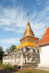 Fototapeta premium Giant golden pagoda