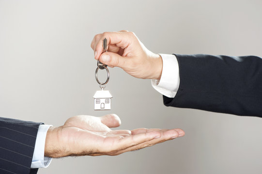 How to Complete Auto Title Transfers in Arizona: Advice for Private Sellers