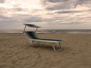 lettino in spiaggia 