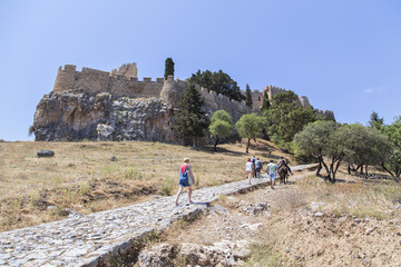 Подъем в Акрополь верхом на ослах .Город Линдос       
