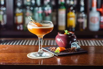 Crédence de cuisine en verre imprimé Cocktail cocktails au bar
