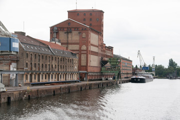 Fototapeta premium Rheinhafen Lagerhalle