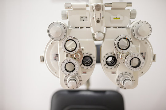 Ophthalmic testing device machine