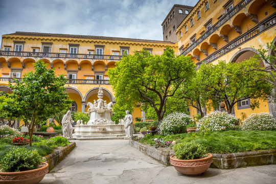 Chiesa di San Gregorio Armeno &agrave; Naples