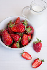 Porridge with fresh strawberry and milk