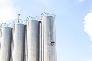 Industrial silos for refinery