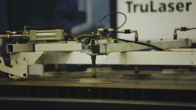 Automatic Vacuum Transfer System Lowered Onto the Sheet Metal. Automatic Vacuum Transfer System Lowered Onto the Sheet Metal. Vacuum Traverse.