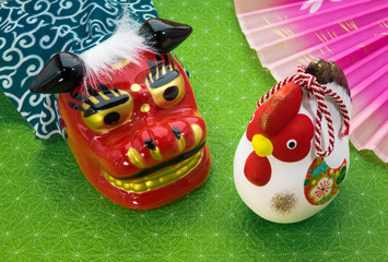 正月イメージ　獅子舞と酉の置物
