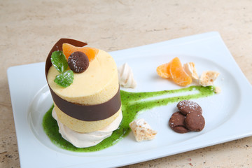 Orange cake with cookies