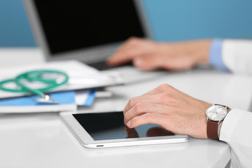 Fototapeta premium Doctor working on a tablet in hospital