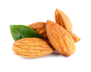 Fototapeta na wymiar Almonds nuts isolated on white background 