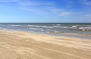 Fototapeta na wymiar Waves and Sand on a Remote Beach