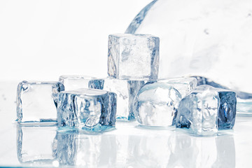 Obraz premium Ice cubes and balls
