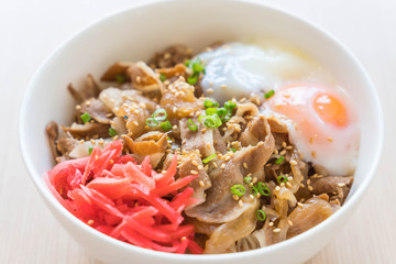 rice topped with slice pork and onsen egg