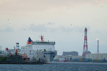 Cruise ships to berth and factory