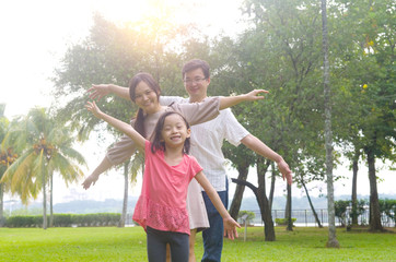 Fototapeta premium happy Asian family