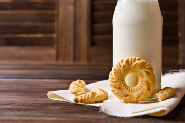 Round cookies with an ornament