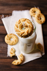 Round cookies with an ornament