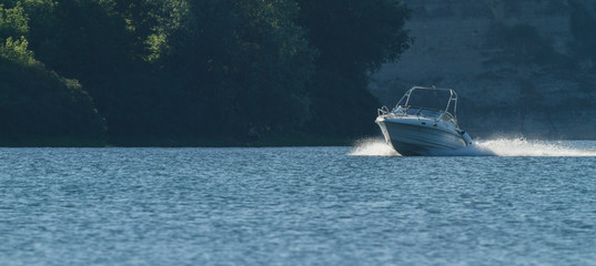 Fototapeta premium white boat rides
