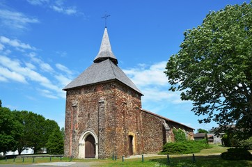 Fototapeta na wymiar Eglise inscrite inventaire bâtiments historiques, Mezos Landes
